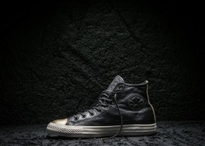 Converse_Chuck_Taylor_All_Star_Black_and_Gold_Toe_large
