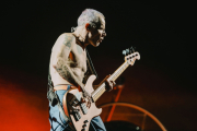 Red-Hot-Chilli-Peppers-24