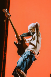 Red-Hot-Chilli-Peppers-27